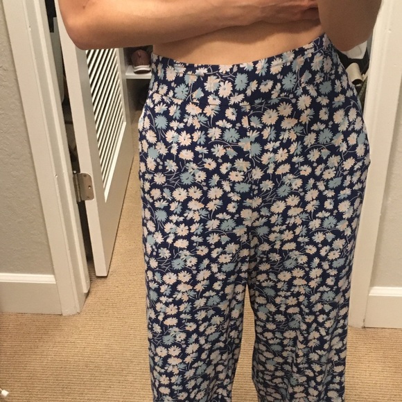 SOLD- Huston crop in French Floral - Picture 4 of 6